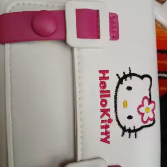 Hello Kitty Shoulder Bag - Kawaii Design in White and Pink with Adjustable Strap - Picture 9 of 13